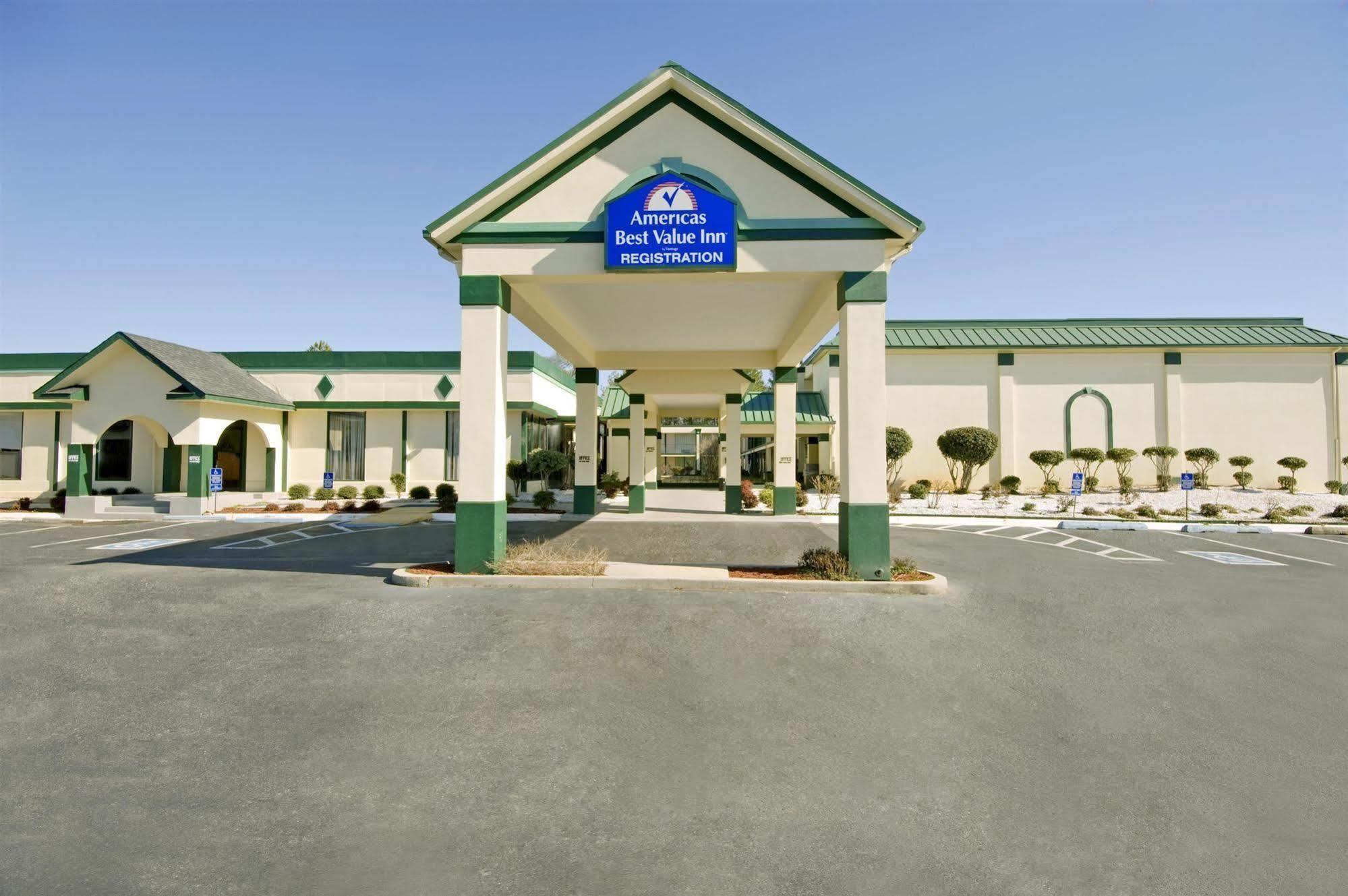 Super Inn & Suites By Oyo Milledgeville Eksteriør bilde